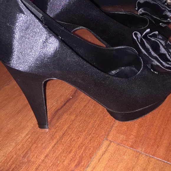 Heels - Picture 3 of 4